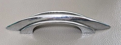 Tiradores de cajón cromados vintage laterales escalonados líneas negras extremos puntiagudos Amerock Foto 1 de 4