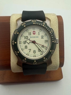 Reloj Victorinox Sport Line 4.5624 37mm Ejército Suizo Fecha Nueva Correa y Batería Foto 1 de 4