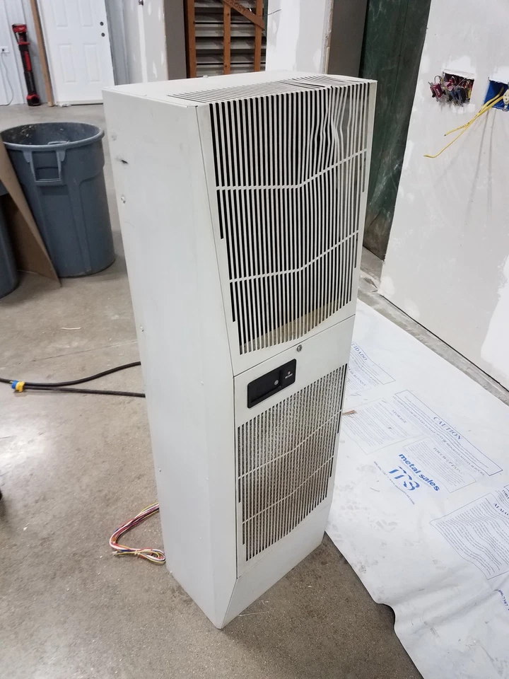 Aire acondicionado gabinete electrónico McLean/Pentair G521226G050, 230/208-230 aspiradoras Foto 1 de 4