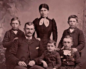 Vintage 1890's Cabinet Card Portrait Victorian Family in Muscoda Wisconsin - Picture 1 of 2