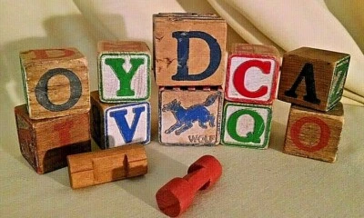 WOODEN BLOCK SET 12 VINTAGE 2 LARGE 8 SMALL 2 CONNECTORS UNICORN BUGGY WOLF. - Image 1 of 4