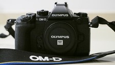 Olympus OM-D E-M1 16 MP Digitalkamera - Schwarz Nur 2.361 Auslösungen