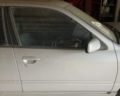 Infiniti G20 1999-2002 puerta delantera derecha 00 01 pasajero plateado Foto 1 de 4