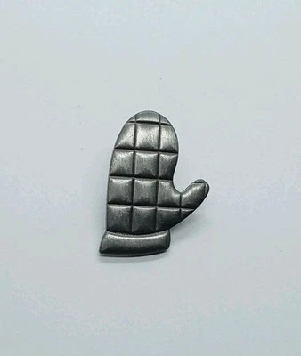 Oven Mitt Pot Holder Kitchen Cooking Baking Chef Silver Tone Lapel Hat Pin #226 - Image 1 of 2