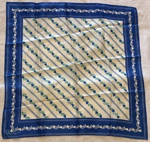 Bufanda de seda floral vintage Vera azul y blanco 21”x21” sombreros cuadrados - Imagen 1 de 5