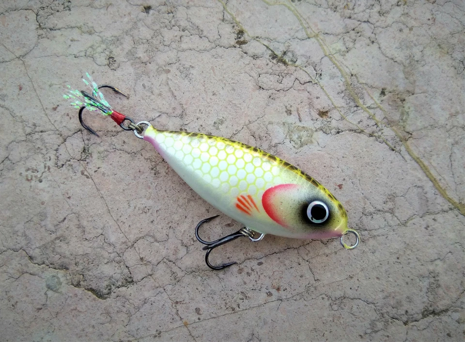 Señuelo de madera Spasm Zara Micro Superficie Topwater hecho a mano amarillo 4 cm (1,5 pulgadas) Foto 1 de 4