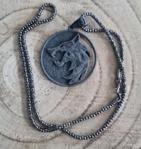 Collar The Witcher Cosplay Medallón Wolf Geralt von Riva parcialmente estampado - Imagen 1 de 2