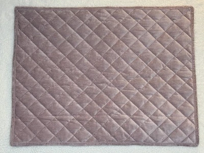 Almohada de terciopelo con puntada de diamante liso tamaño estándar Threshold rosa rubor rosa Foto 1 de 4