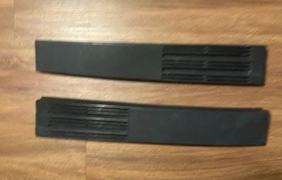 84-88 Toyota Pickup Truck Standard Cab B Pillar Trim R And L Louver Vents OEM Foto 1 de 2