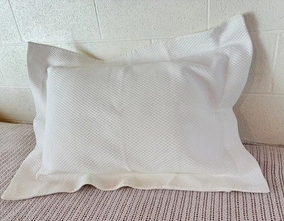 Diamantes acolchoados abraçados matelassê branco STANDARD SHAM 27 x 20 100% algodão - Imagem 1 de 4