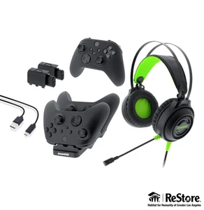 dreamGEAR Gamers Kit for Xbox Series XS - Picture 1 of 5