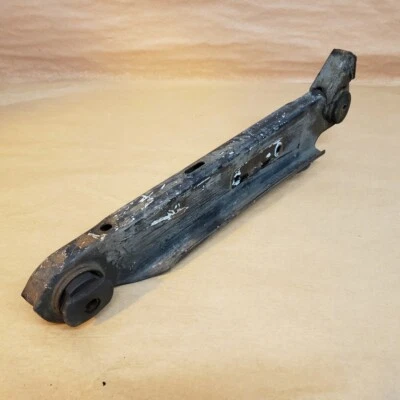 Brazo de control de radio inferior de suspensión trasera original Triumph TR7 OEM Foto 1 de 4