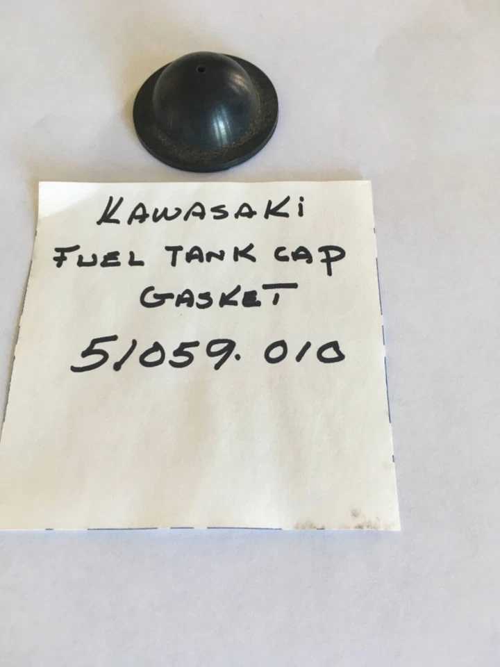 КРЫШКА/ПРОКЛАДКА ТОПЛИВНОГО БАКА KAWASAKI F-11, F-11M, KX-450 51059-010 73-75 - Изображение 1 из 1