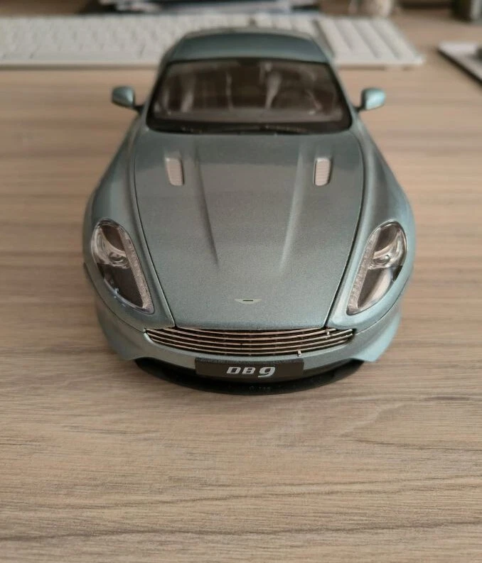 Aston Martin DB9, scala 1:18, Coupè, marca Welly - Immagine 1 di 4