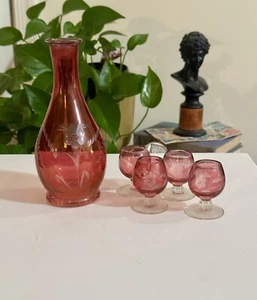 Vintage Decanter With Glasses - Picture 1 of 5