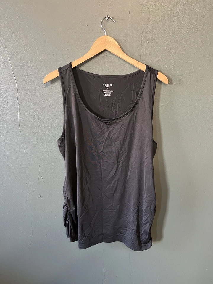 Camisa atlética activa sin mangas negra Torrid para mujer talla grande 1X Foto 1 de 3