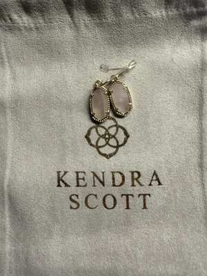 Nuevos pendientes colgantes de oro Kendra Scott Lee en cuarzo rosa con bolsa de almacenamiento Foto 1 de 4