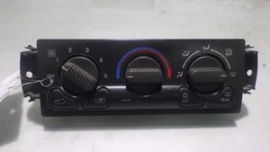 01 CHEVROLET TAHOE CLIMATE Controller dash mounted  - Picture 1 of 8