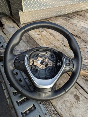 Volante esportivo 2014 BMW 320i 328i 335i 340i 330i F30 F31 32306863342 - Imagem 1 de 4