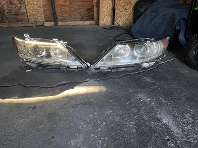 Conjunto de faros-regular TYC 20-9385-01 Foto 1 de 4