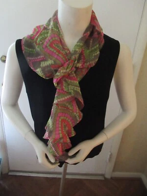 Bufanda con volantes/frambuesa/tonos de verde/rosa/poliéster/66 pulgadas de Chico's nueva sin etiquetas Foto 1 de 4