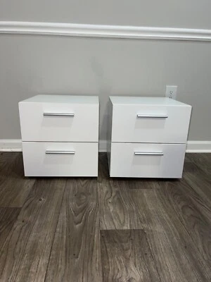 Mesita de noche Tvilum Austin 2 cajones - blanca (juego de 2) Foto 1 de 3