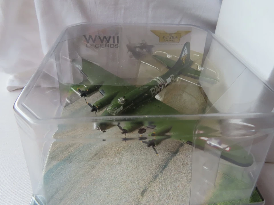 Corgi WWII Legends AA31105 Boeing B-17F Knock Out Dropper 359th BS/303 RD BG - Image 1 of 4