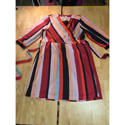 Vestido envolvente tono joya satinado Bar III manga abullonada XxL ajustable 19 pulgadas p2p Foto 1 de 4