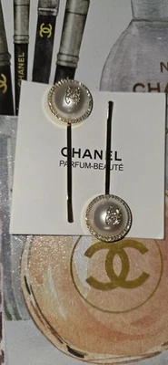 Juego de pinzas para el cabello Chanel Beauty (2 piezas) pasadores de perla/estrás nuevo en caja Foto 1 de 3