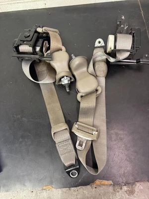 2006 Dodge Grand Caravan 3RD ROW  SEATBELTS Seat Belt PAIR LH & RH STOW & GO — 第 1/4 张图片