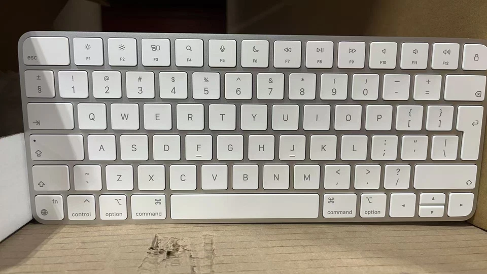 2021 Apple Wireless Magic Keyboard White/Silver A2450 MK2A3LL/A, British - Image 1 of 1