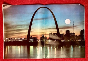 Libro de recuerdos Gateway Arch de 1970/St. Louis/Versión temprana después de la apertura del arco - Imagen 1 de 12