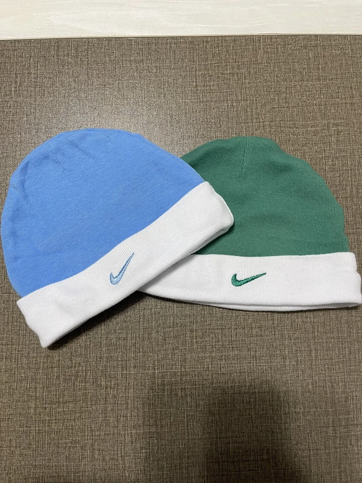 Nike Unisex Sombrero Bebé (Azul Bebé y Verde) Conjunto de 2 (0 - 6 Meses) Foto 1 de 4