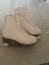 New listing
Girls Glacier 210 figure skates size 12