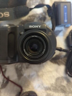 Sony MVC-CD500 Digital Still Camera - Image 1 of 4