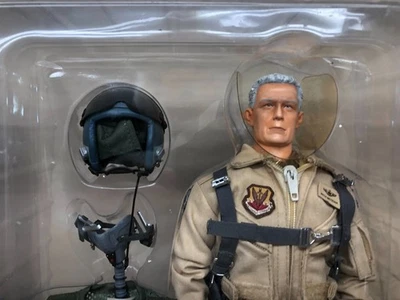 FIGURA DE ACCIÓN DRAGON F 117A NIGHT HAWK PILOT LT. COL. MITCH METZGER MOONDOG Foto 1 de 4