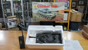 RADIO SHACK COMBAT TANK W/ LIGHTS AND SOUND - MINT IN BOX  60-4040 QIK FREE SHIP - Picture 1 of 13