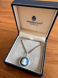 Wedgwood Jasperware blau & weiß Kamee Anhänger Halskette Silber Kette mit Box - Bild 1 von 5
