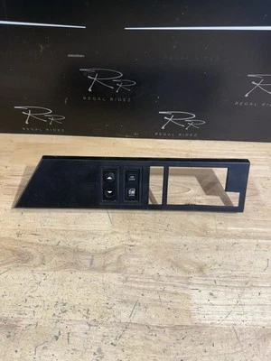 88-90 Chevrolet GMC C/K 1500 2500 Front Passenger Power Door Window Switch OEM - Image 1 of 4