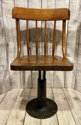 Antiguo escritorio y silla ajustable para estudiantes Chandler The Boston - hierro fundido y madera Foto 1 de 4