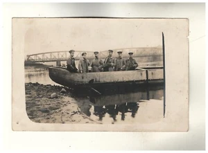 Foto AK 1.WK Soldaten im Boot Glogau 1917 Schlesien (19) - Bild 1 von 2