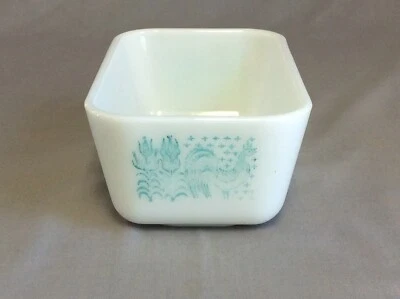 Pyrex Refrigerator Dish in Amish Butterprint Turquoise Rooster 502 No Lid - Image 1 of 4