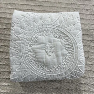 Southern Living Standard Pillow Sham White Embroidery 20x26 Polyester Aztec New - Picture 1 of 12