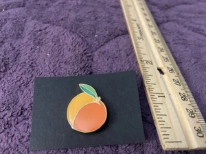 PEACH PIN GOLD COLORED - Picture 1 of 1