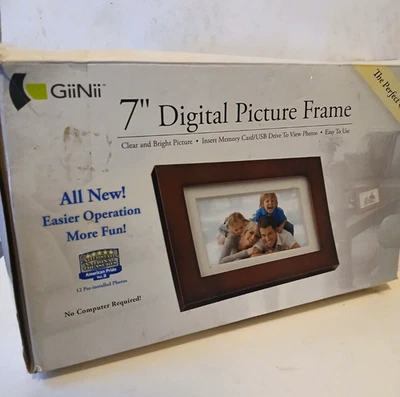 GiiNii GT701P1 7" Digital Picture Frame LCD w/Adapter - Image 1 of 4