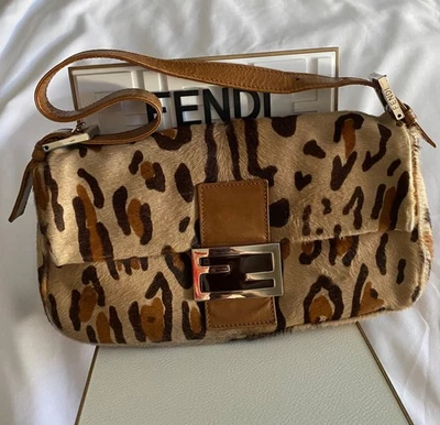 Auténtica baguette Fendi vintage con estampado de guepardo de piel  Foto 1 de 4