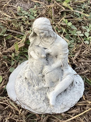 Molde de fibra de vidrio de látex. Hacer concreto o yeso niña de 4 pulgadas de alto con cervatillo  Foto 1 de 4