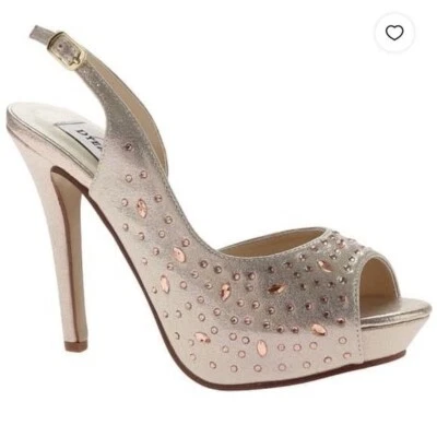 Nuevo con etiquetas Zapato de salón Dyeables Skylar Champagne con tachuelas punta abierta para mujer talla 6B Foto 1 de 4