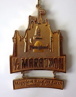 Disneyland 2007 1/2 Maratón Medalla Happyest Race on Earth La Bella Durmiente Disney Foto 1 de 4