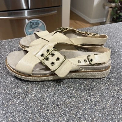 Women's Ruff Hewn Ofelia Beige Crisscross Faux Leather Sandals Size 8M Excellent - Image 1 of 4